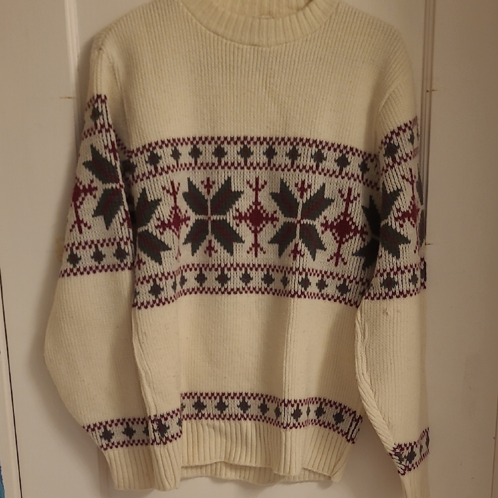 Cozy 70s Cream Sweater with Nordic Design
